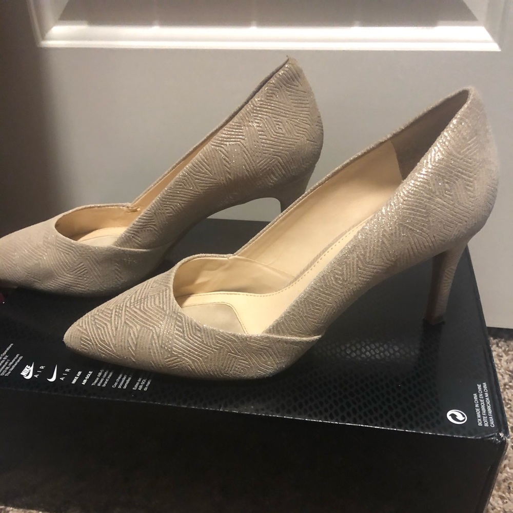 Alex Marie Gold And White pumps